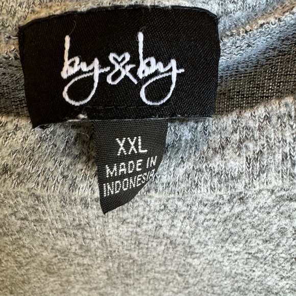 Knot Hem Long Sleeve Top - Picture 4 of 5